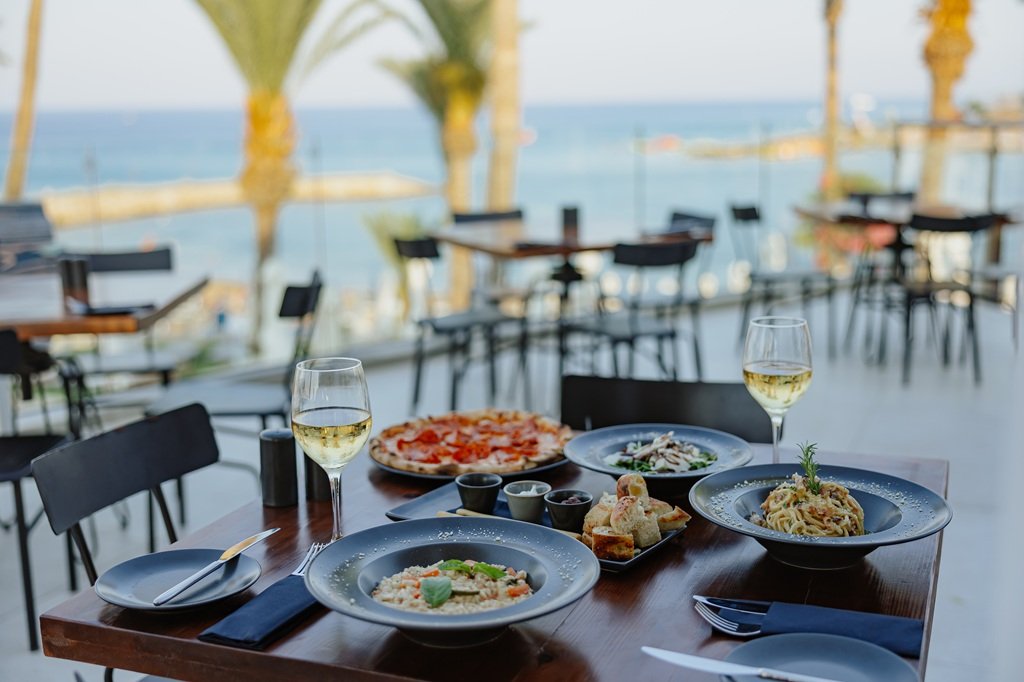 Dining & Bars