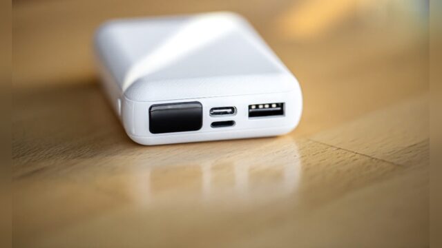 which-is-better-10000-or-20000mah-power-bank.jpg